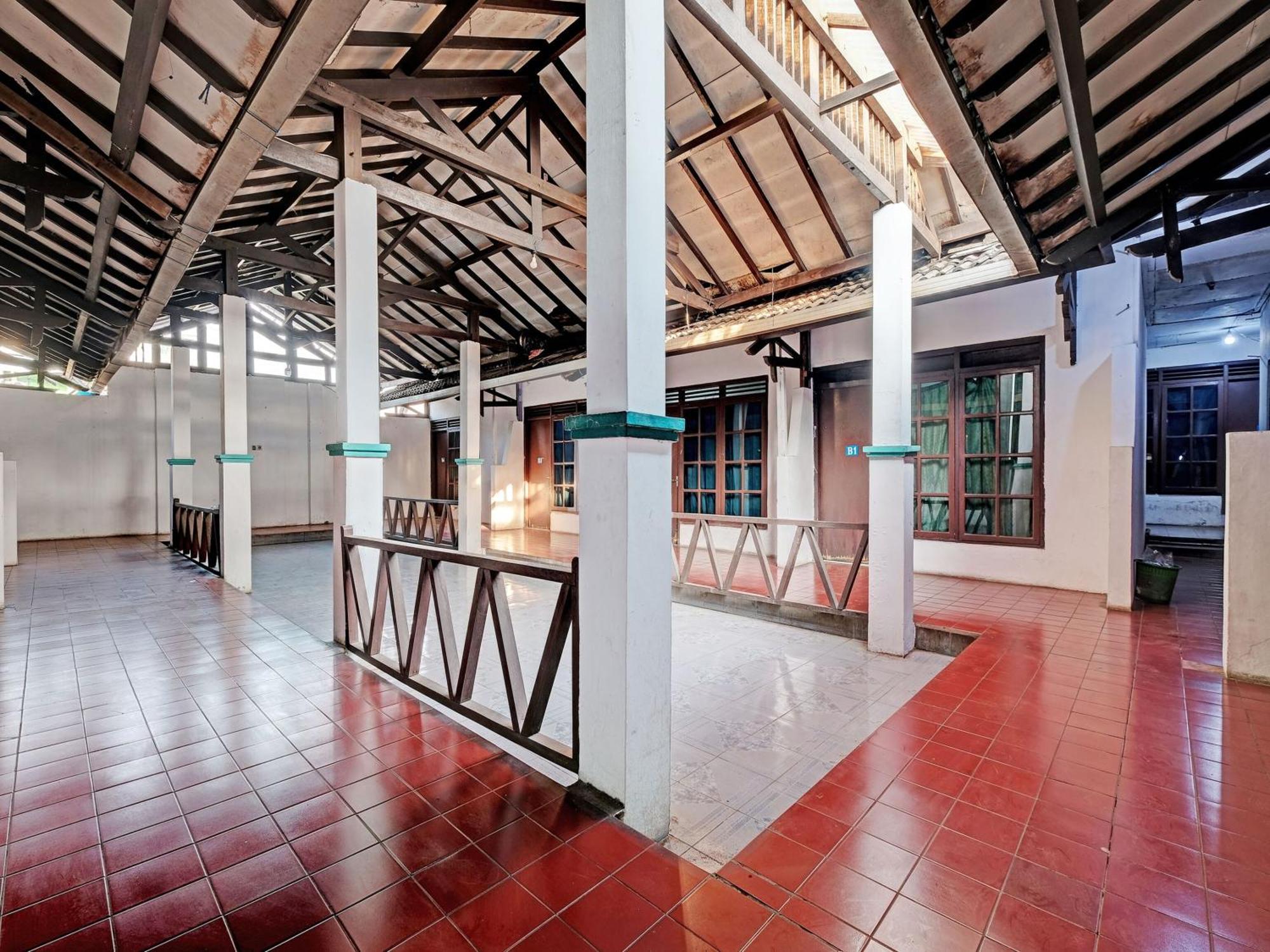 Spot On 92983 Hotel Ayu سيمارانغ المظهر الخارجي الصورة