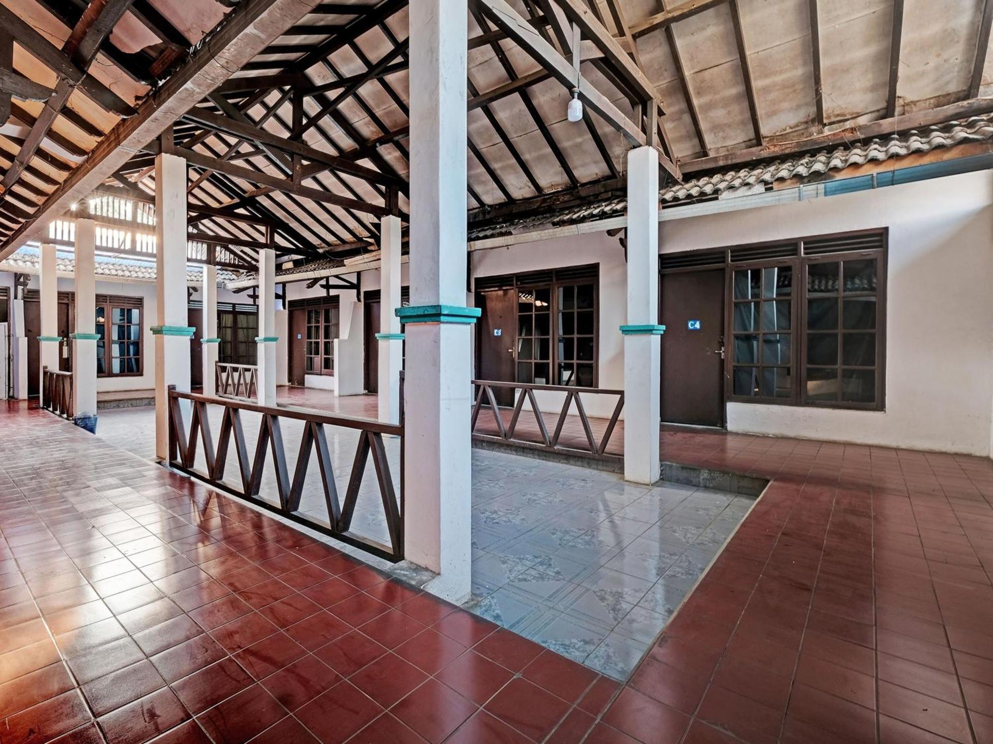Spot On 92983 Hotel Ayu سيمارانغ المظهر الخارجي الصورة